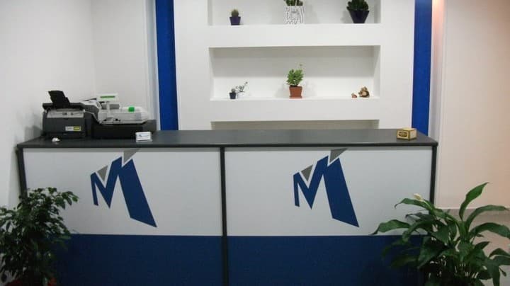 Tecnico informatico al lavoro